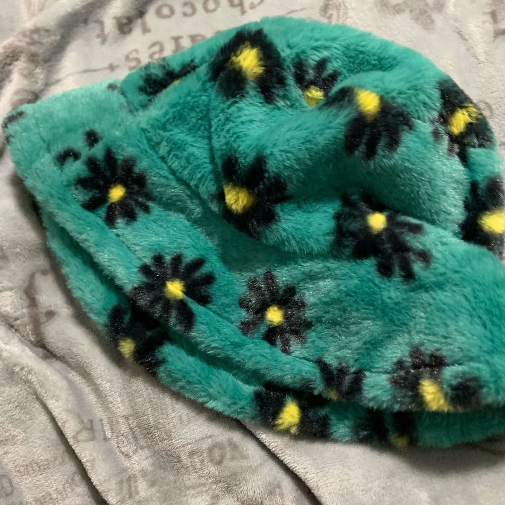 faux fur bucket hat